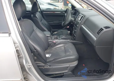 2010 Chrysler 300 Touring/Signature Series/Executive Series z USA, uszkodzony, nr VIN 2C3CA5CV2AH180310